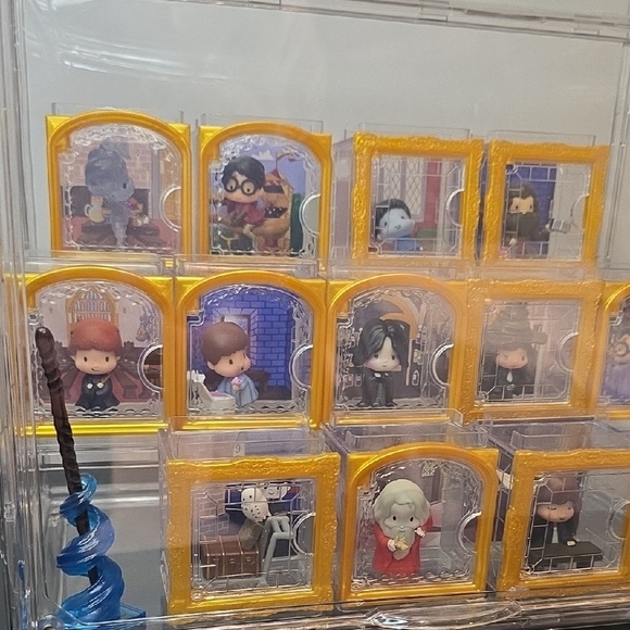 Collectible Harry Potter Figure Set with Display Case - Picture 3 of 8